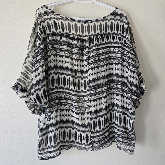 Black n White Sheer Crop Top Shortsleeve Cuffed Blouse Aztec Soop Neck LARGE - Picture 9 of 12